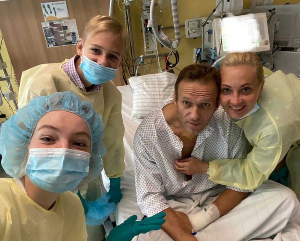 This handout picture posted on September 15, 2020 on the Instagram account of @navalny shows Russian opposition leader Alexei Navalny posing for a selfie picture with his family at Berlin's Charite hospital. (Photo by Handout / Instagram account @navalny / AFP) / RESTRICTED TO EDITORIAL USE - MANDATORY CREDIT "AFP PHOTO / Instagram account @navalny / handout" - NO MARKETING NO ADVERTISING CAMPAIGNS - DISTRIBUTED AS A SERVICE TO CLIENTS --- NO ARCHIVE --- (Photo by HANDOUT/Instagram account @navalny/AFP via Getty Images)