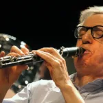 Un gusto unico per jazz, cultura, arte e psicanalisi, con il tocco di genio e la sregolatezza di Woody Allen
