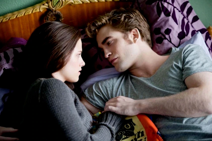 Kristen Stewart e Robert Pattinson in un momento di The Twilight Saga - Eclipse, su Italia1